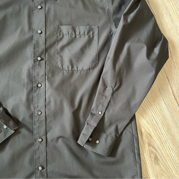 Elegant Black Men's Dress Shirt - Picture 2 of 4
